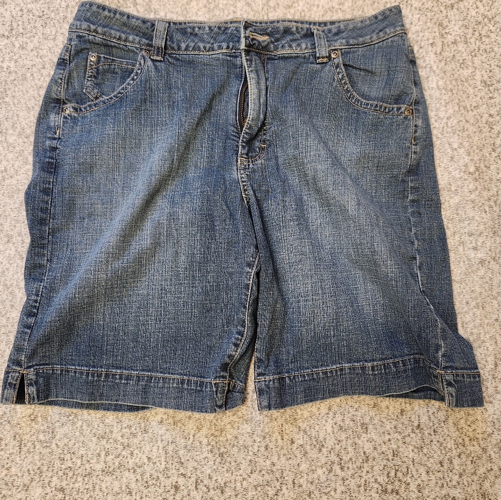 Riders By Lee Women's Knee Length Jean Shorts Size 16